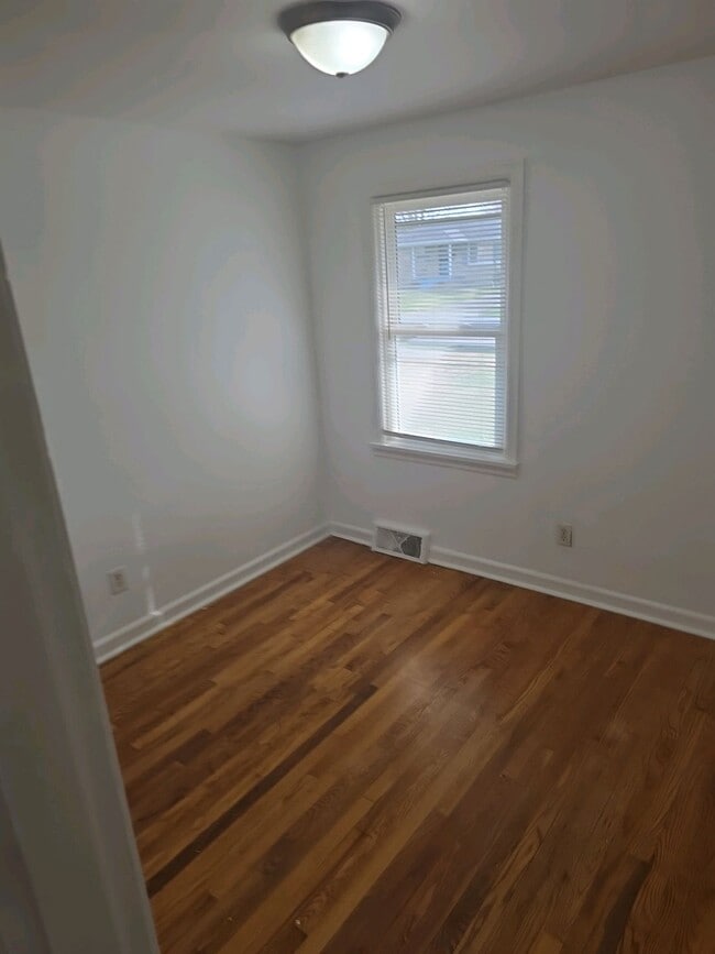 Building Photo - 7802 Columbine Dr