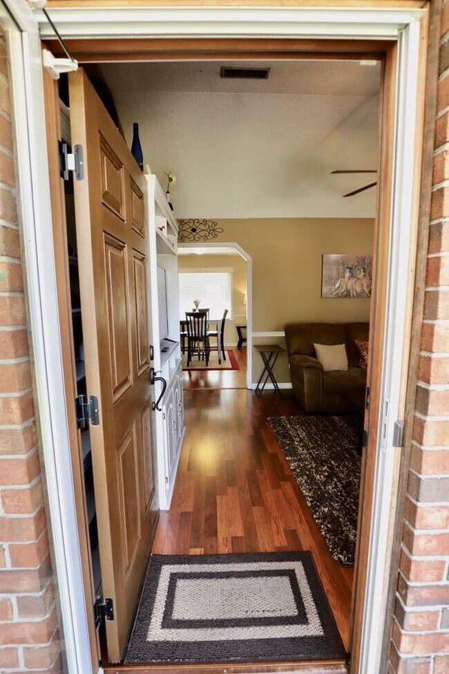 Building Photo - 2415 Edmunds Dr