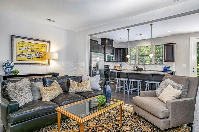 Building Photo - 9449 Glenburn Ln