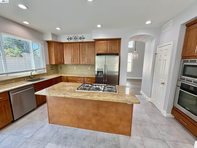 Building Photo - 4238 Diavila Ave