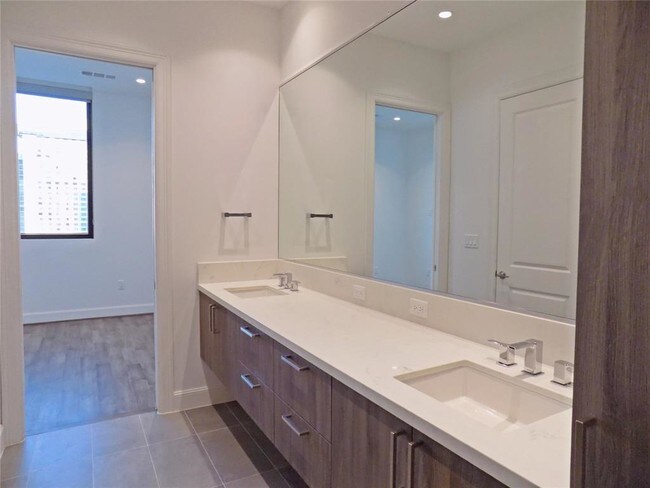 Building Photo - 1211 Caroline St