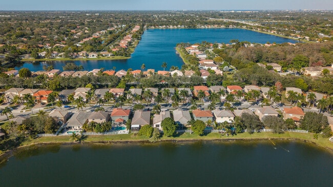 Building Photo - 3800 Woodfield Dr