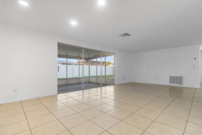 Building Photo - 3327 Garfield Dr