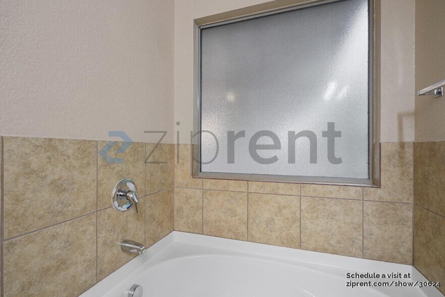 Building Photo - Unit