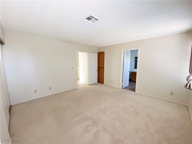 Building Photo - 3008 Ocean View Dr