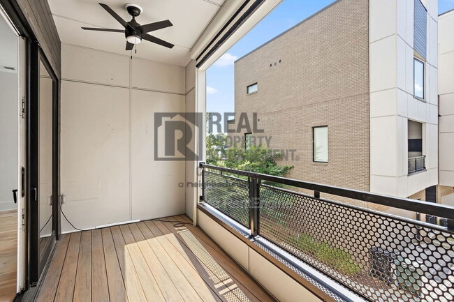 Building Photo - 1242 2nd Ave S