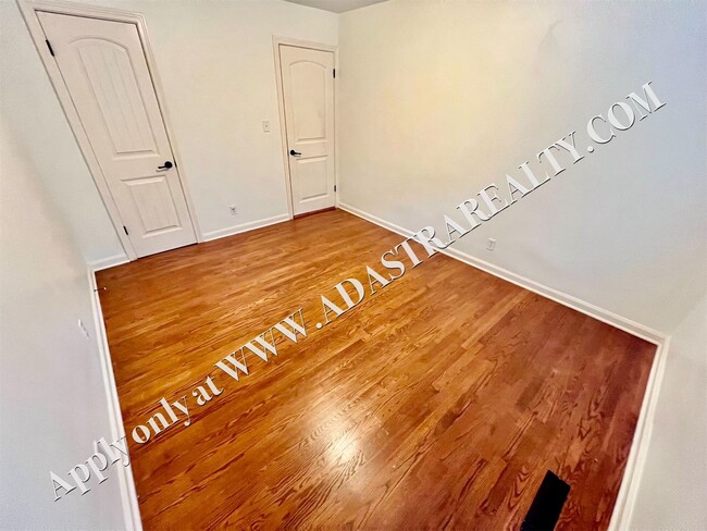 Building Photo - Beautiful 4 Bed 3.5 Bath Home in Fairway-Available NOW!!