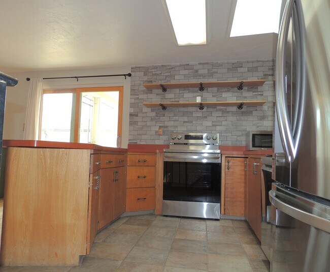 Building Photo - 831 26 Rd