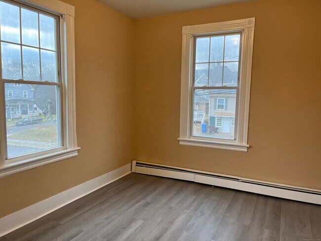 Building Photo - 640 Arch St