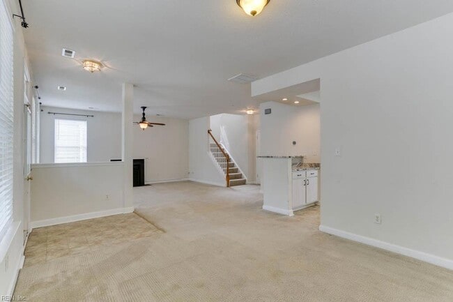 Building Photo - 528 Normandy St