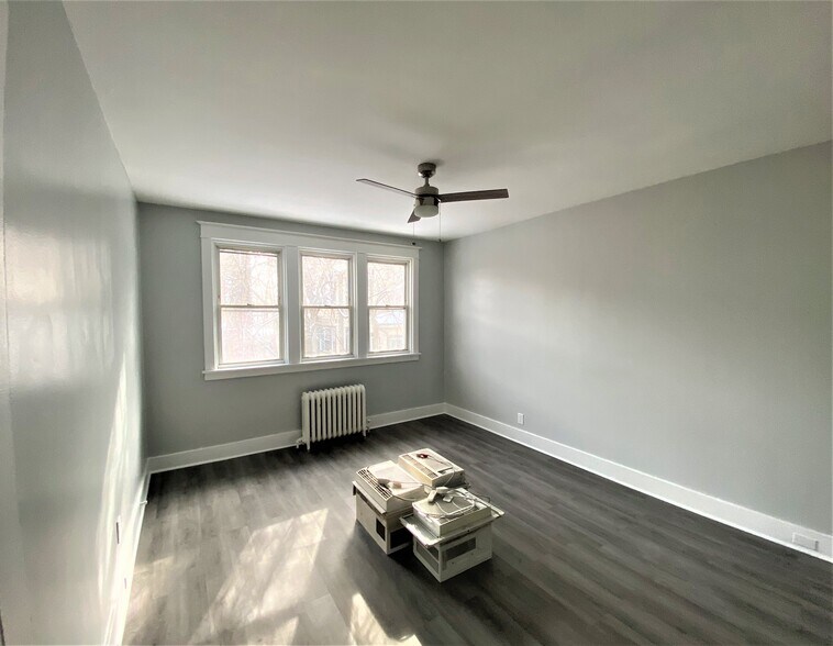 Building Photo - 5720 Beacon St