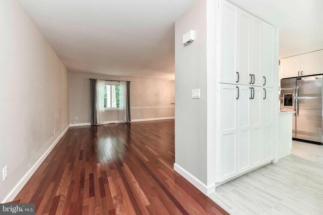 Building Photo - 12231 Westwood Hills Dr