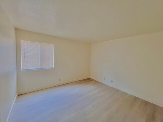 Building Photo - 5220 Indian River Dr