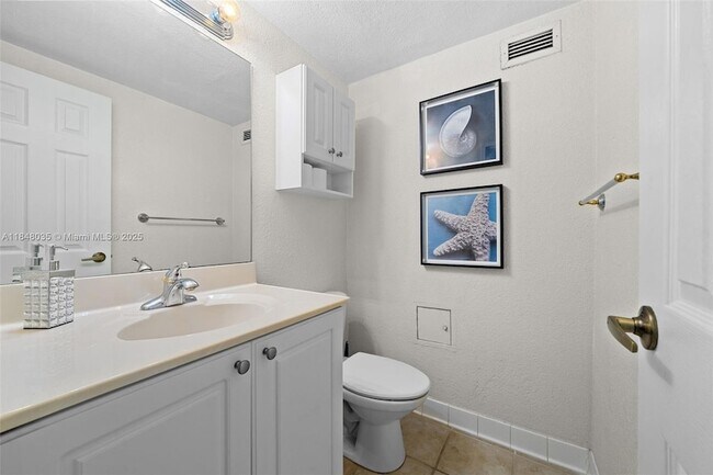 Building Photo - 2501 S Ocean Dr