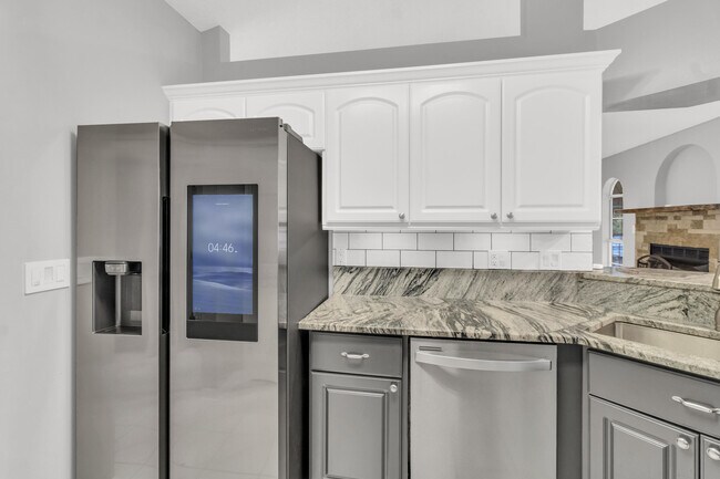 Building Photo - 2500 Bluewater Dr