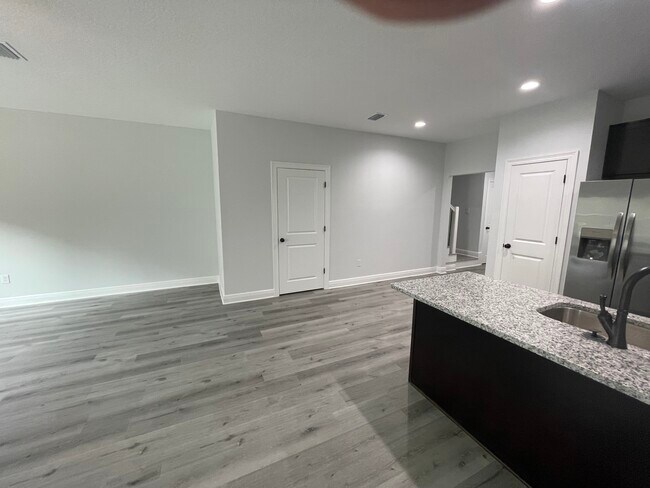 Building Photo - 1703 Sound Haven Ct