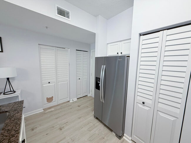 Building Photo - 275 Murcia Dr