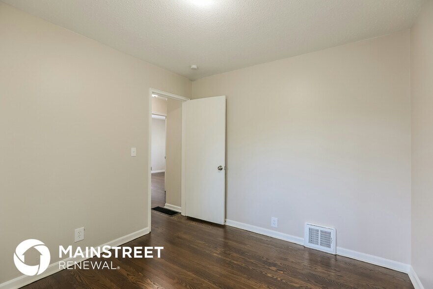 Building Photo - 1435 E 66th Terrace