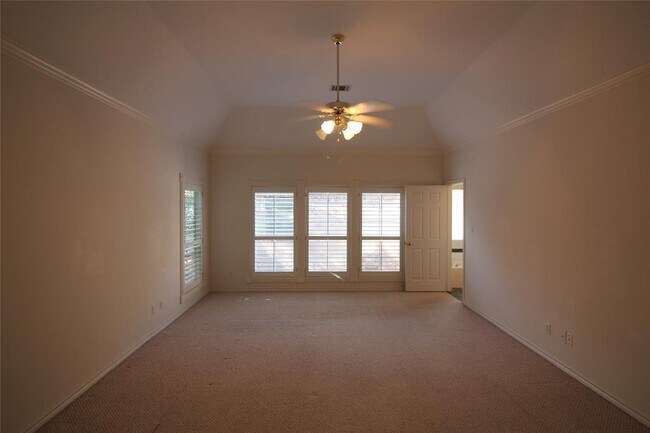 Building Photo - 1816 Devonshire Crescent