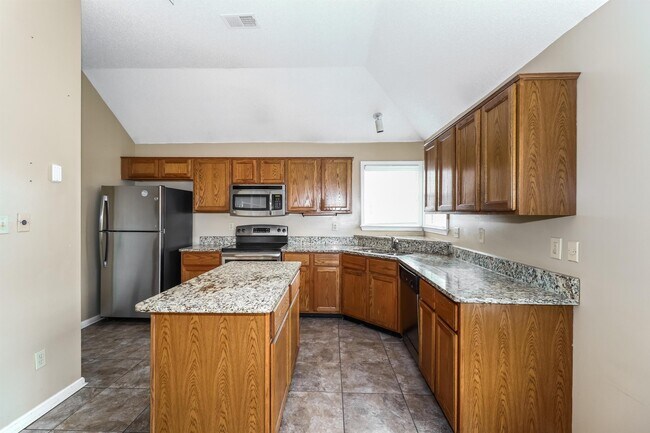 Building Photo - 827 Tropicana Dr E
