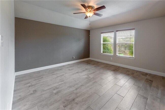 Building Photo - 107 Creston St