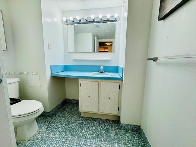 Building Photo - 18011 Biscayne Blvd