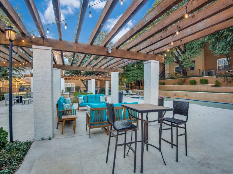 Building Photo - Rancho Mirage