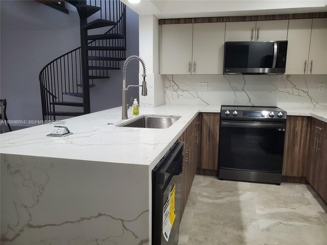 Building Photo - 8350 Dundee Terrace