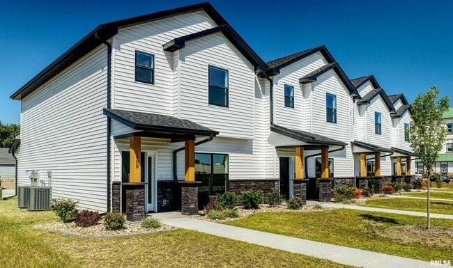 Building Photo - 1006 S 4th St