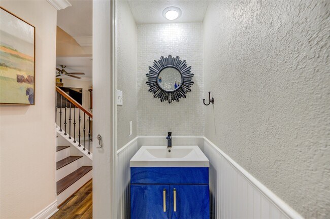 Building Photo - 2527 Potomac Dr