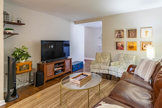 Building Photo - Furnished, All Inclusive Mid-term Lease!