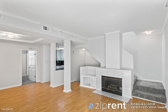 Building Photo - 3 br, 3 bath Townhome - 334 Dunsmuir Terra...