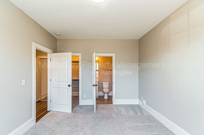 Building Photo - 290 Spring Ave