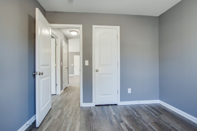 Building Photo - 138 Main St N