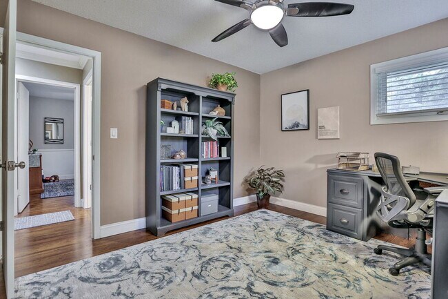 Building Photo - 16624 Elm Dr