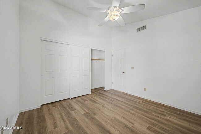 Building Photo - 3103 N Meadow Ln