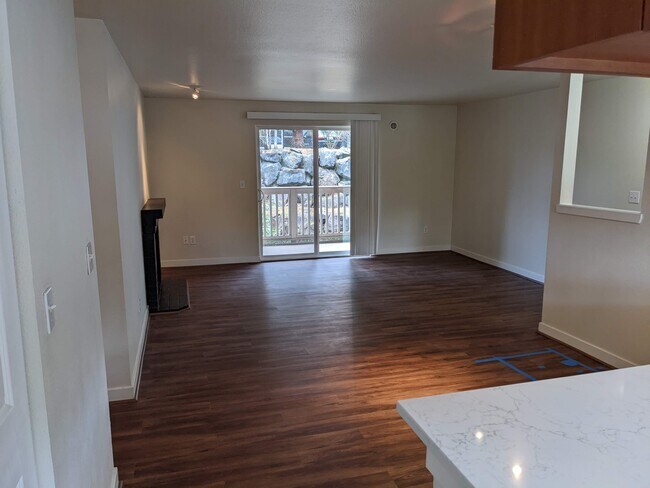 Living and Dining Areas - 14124 NE 181st Plz