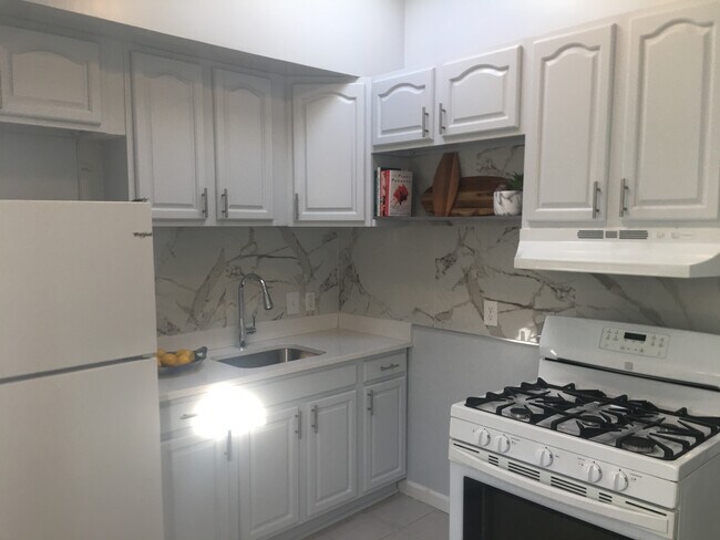 Kitchen - 312 S Duncan St