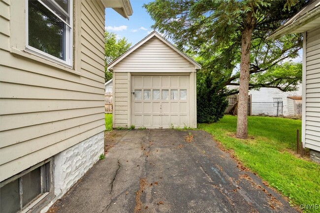 Building Photo - 1410 Fincke Ave