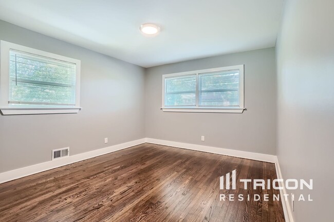 Building Photo - 2241 Wallingford Dr