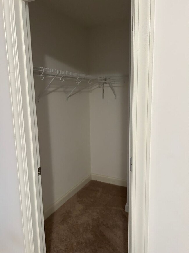 Building Photo - Beautiful Townhome for Rent