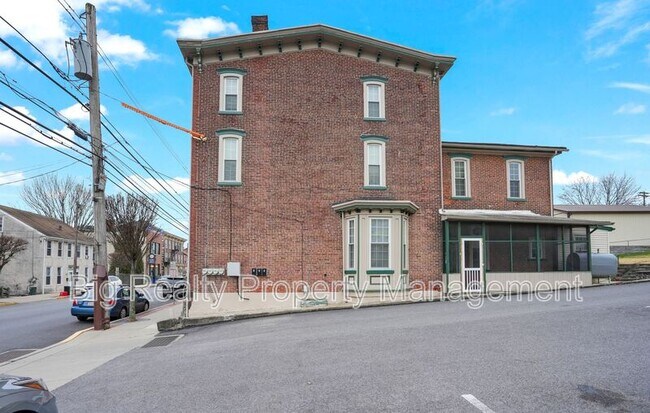 Building Photo - 72 N Main St