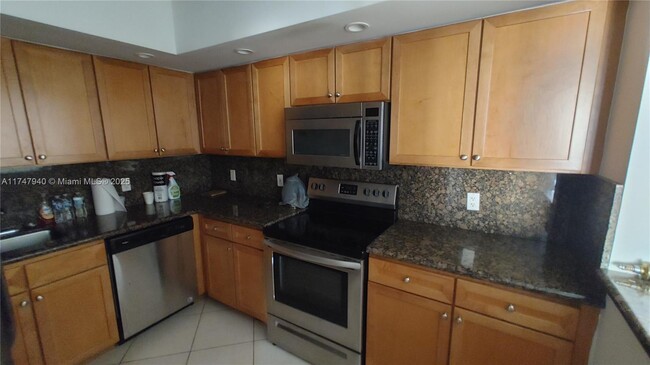 Building Photo - 5600 Collins Ave