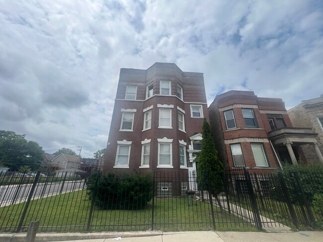 Primary Photo - 6558 S Green St