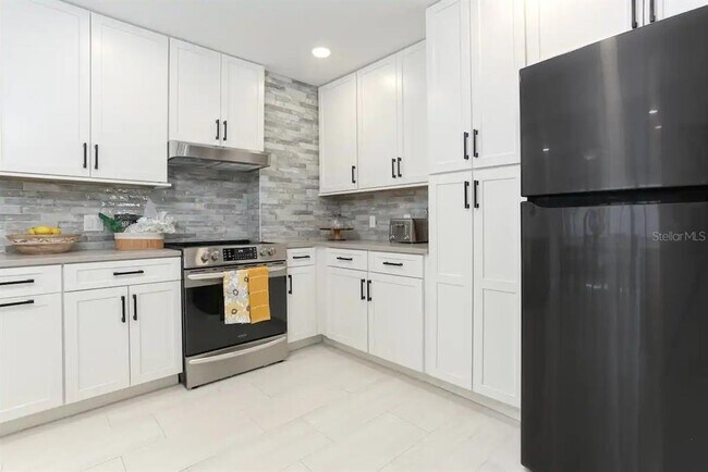 Building Photo - 4014 W Palmira Ave