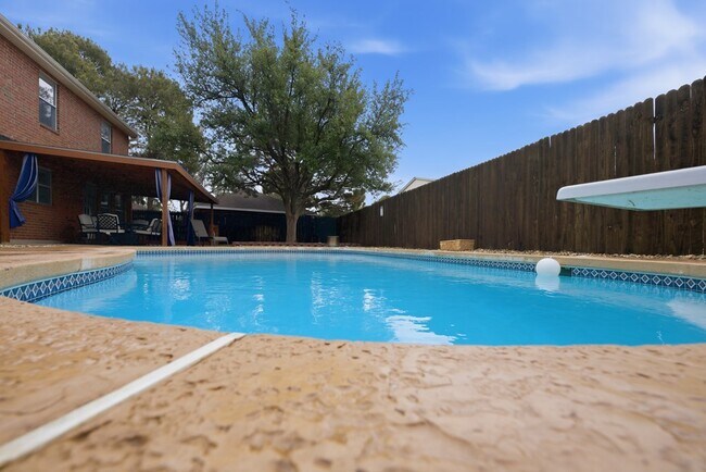 Building Photo - 37 Pinon Ct