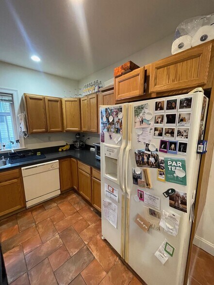 Building Photo - 23 Hall St