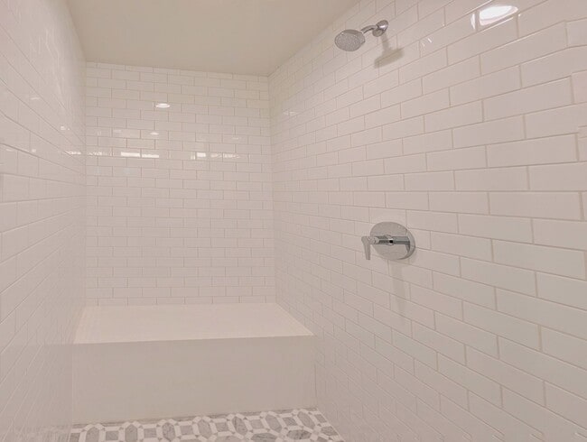 Building Photo - Modern coastal living on Main Street, Huntington Beach!
