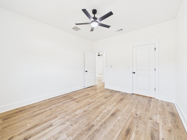 Building Photo - 333 Shoal River Dr