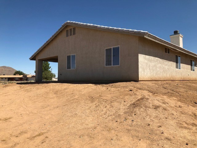 Building Photo - 3 bedroom 2 bath Apple Valley Home Availab...